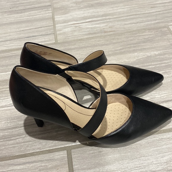 Lifestride Soft System Black Heels - Picture 2 of 5